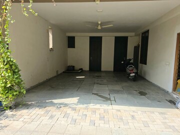 Parking in 5 BHK Villa at Silver Spring Bunglows, Sola – for Rent