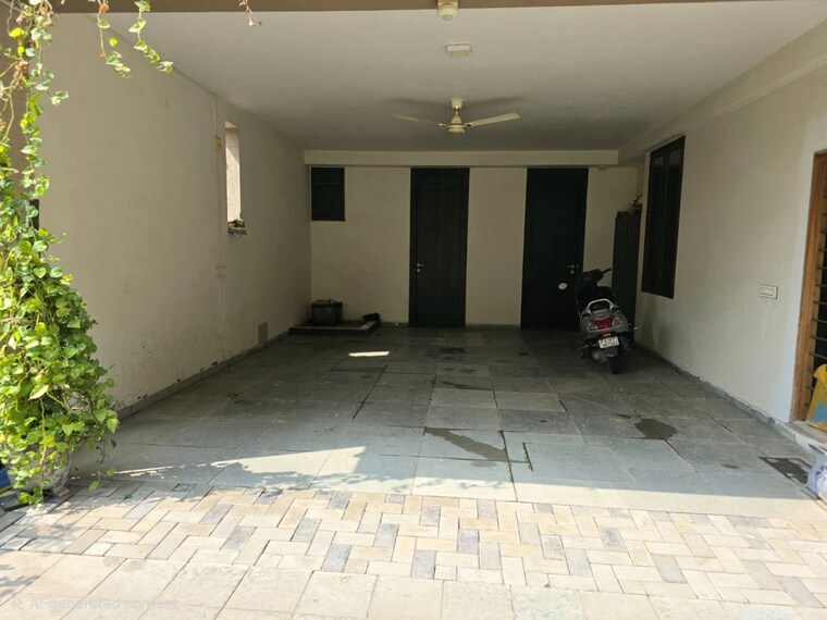  Parking, silver-spring-bunglows 5 Bedroom 2700 Sq.Ft. Villa In Sola Ahmedabad 10078426