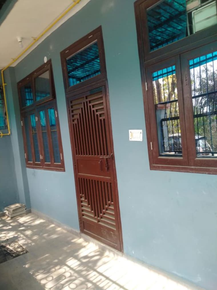 Room, gamma ii greater noida 3 Bedroom 72 Sq.Yd. Independent House In Gamma Ii Greater Noida Greater Noida 10080374