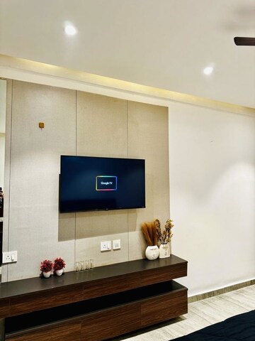 Furnished Amenities in Studio Apartment at Gaur City Mall, Sector 4 Greater Noida – for Rent