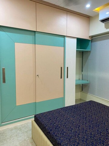 Room in 2 BHK Apartment at Lodha Amara, Kolshet Road – for Rent