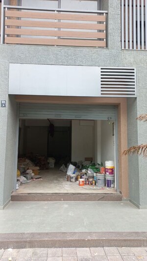  Shop For Rent in Kudasan