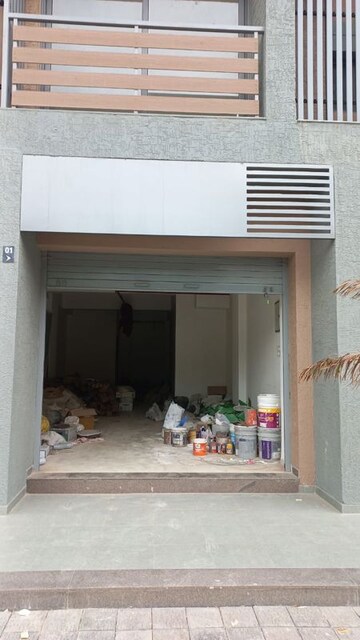  Shop For Rent in Kudasan