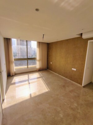 Room in 3 BHK Apartment at Thane West – for Rent