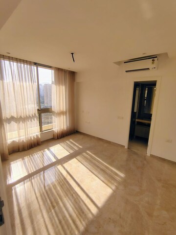 Room in 3 BHK Apartment at Thane West – for Rent