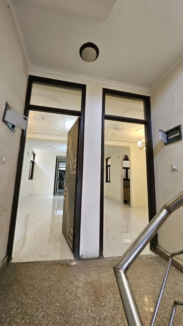 undefined, chattarpur 3.5 Bedroom 125 Sq.Yd. Builder Floor In Chattarpur Delhi 10080592