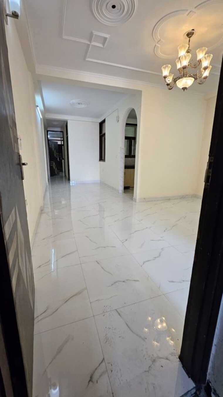 Room, chattarpur 3.5 Bedroom 125 Sq.Yd. Builder Floor In Chattarpur Delhi 10080592