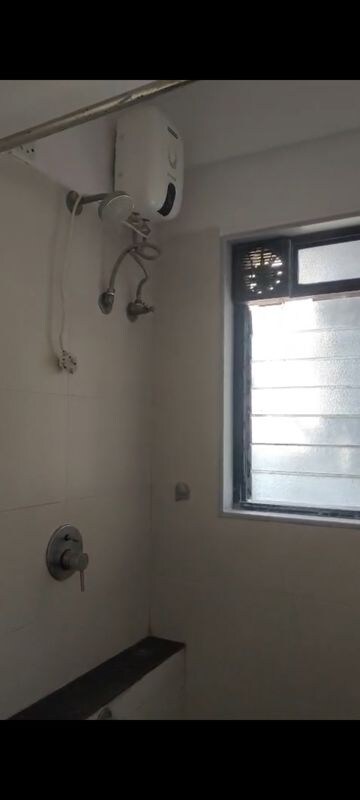 Room in 2 BHK Apartment at Pushpanjali Apartment Prabhadevi, Prabhadevi – for Rent