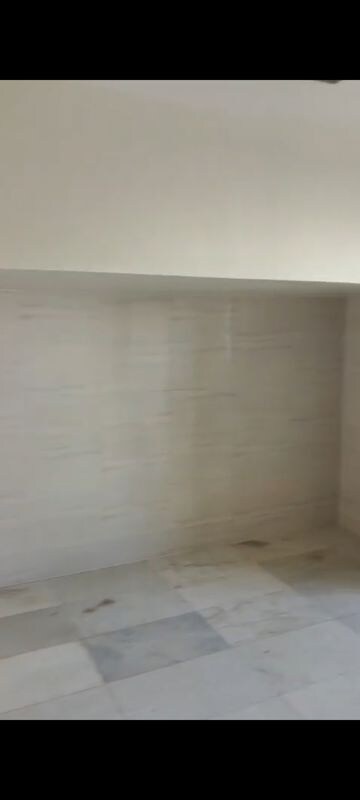 Room in 2 BHK Apartment at Pushpanjali Apartment Prabhadevi, Prabhadevi – for Rent