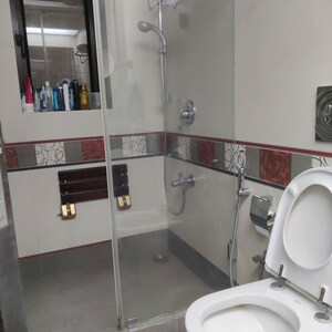 Bathroom in 4 BHK Apartment at Kalpataru Horizon, Worli – for Rent