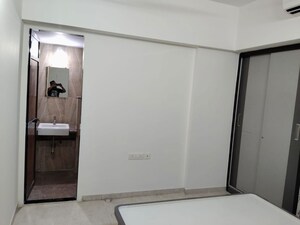 Room in 1 BHK Apartment at Lodha Amara, Kolshet Road – for Sale