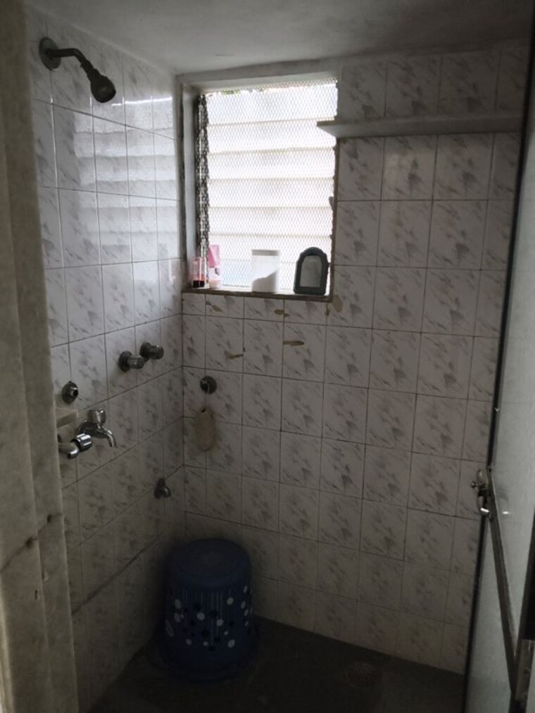 Bathroom, vile parle west 1 RK 350 Sq.Ft. Apartment In Vile Parle West Mumbai 10080692