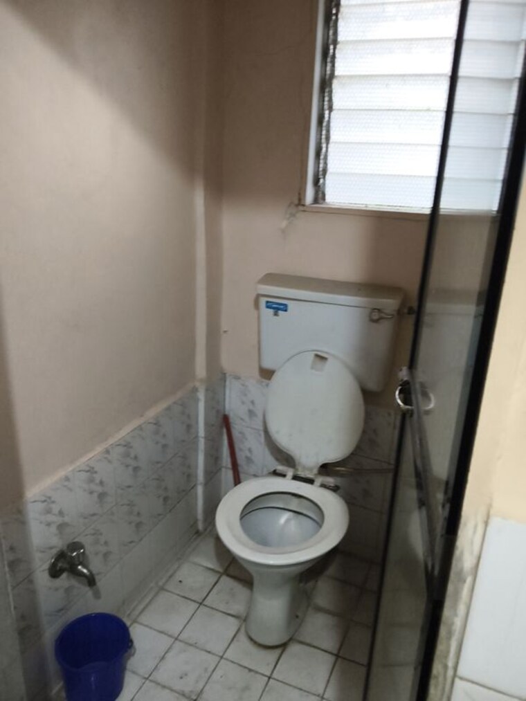 Bathroom, vile parle west 1 RK 350 Sq.Ft. Apartment In Vile Parle West Mumbai 10080692