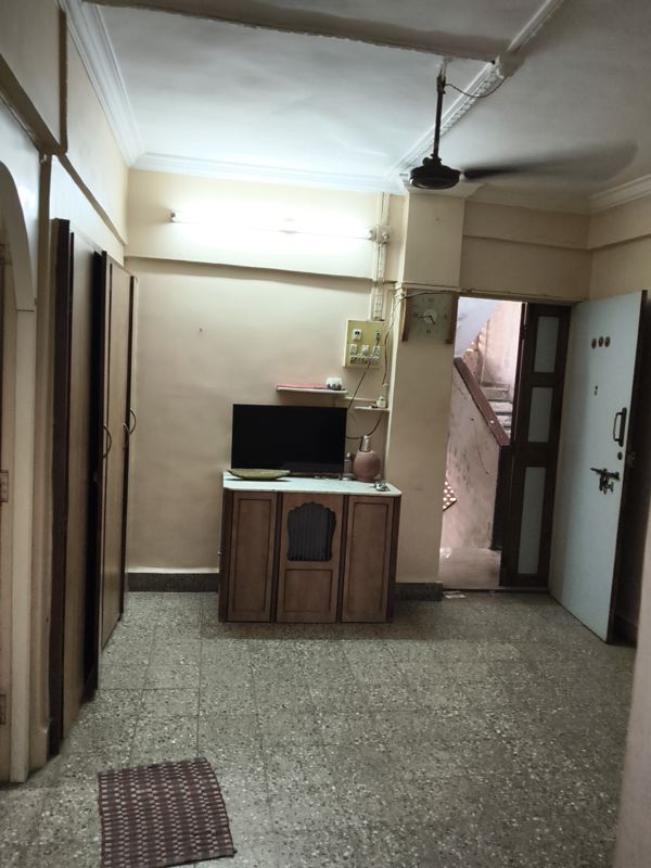 1 RkApartment For Rent in Vile Parle West