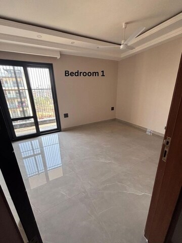 Room in 4 BHK Builder Floor at Ansal API Versalia, Sector 67a – for Rent