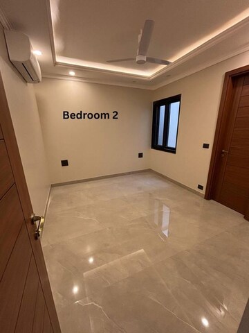 Room in 4 BHK Builder Floor at Ansal API Versalia, Sector 67a – for Rent