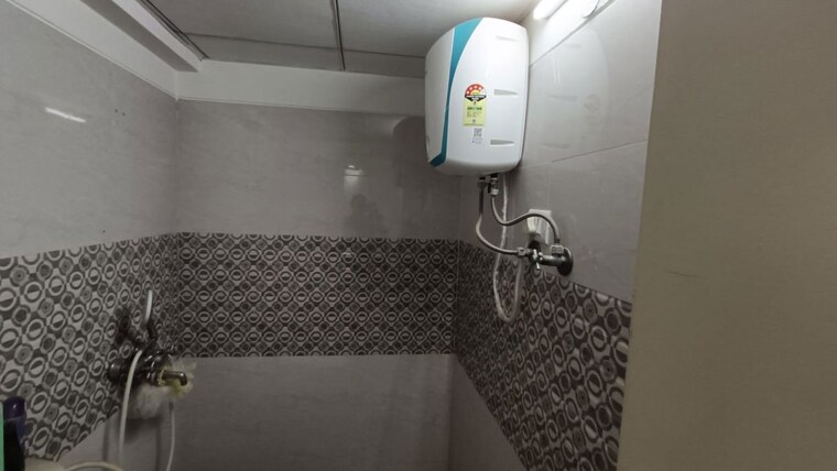 Bathroom, gaur-city-2-14th-avenue 2 Bedroom 1040 Sq.Ft. Apartment In Sector 16c Greater Noida Greater Noida 10080702