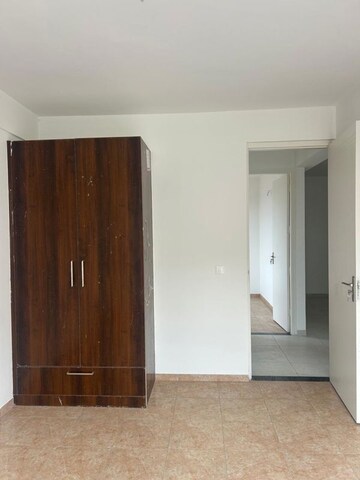 Room in 3 BHK Apartment at Utrathiya – for Rent