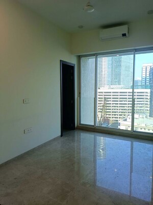 Room in 3 BHK Apartment at Raheja Imperia, Worli – for Rent