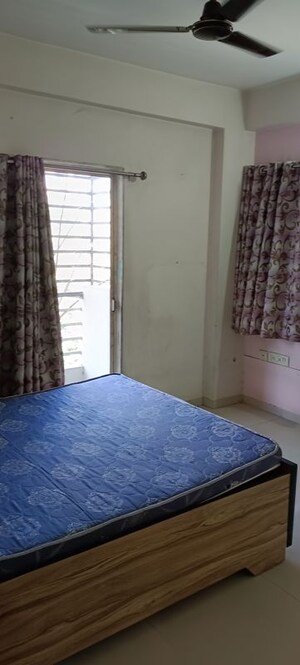 Bedroom in 2 BHK Apartment at Makarba – for Rent