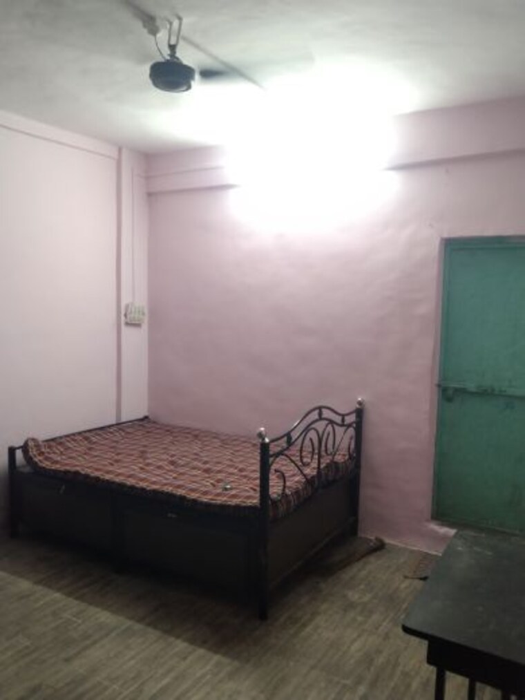 Room, niljyoti society 1 Bedroom 600 Sq.Ft. Apartment In Niljyoti Society Pune 9944661