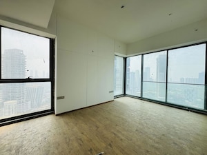 Room in 4 BHK Apartment at Rustomjee Crown, Prabhadevi – for Rent