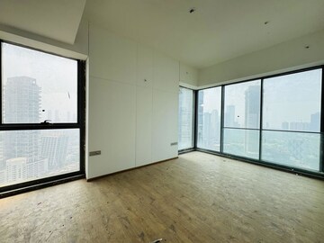 Room in 4 BHK Apartment at Rustomjee Crown, Prabhadevi – for Rent