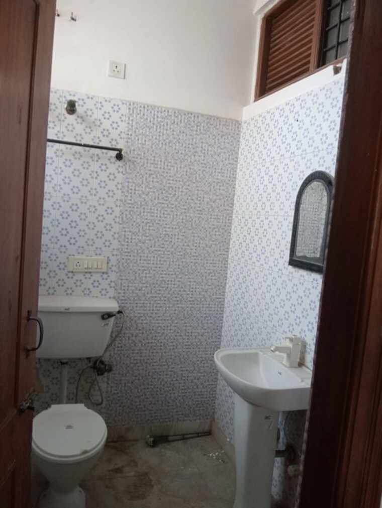 Bathroom, sector 36 1.5 Bedroom 1800 Sq.Ft. Villa In Sector 36 Noida 10080797