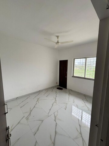 Room in 3 BHK Apartment at Gera Emerald City, Kharadi – for Rent