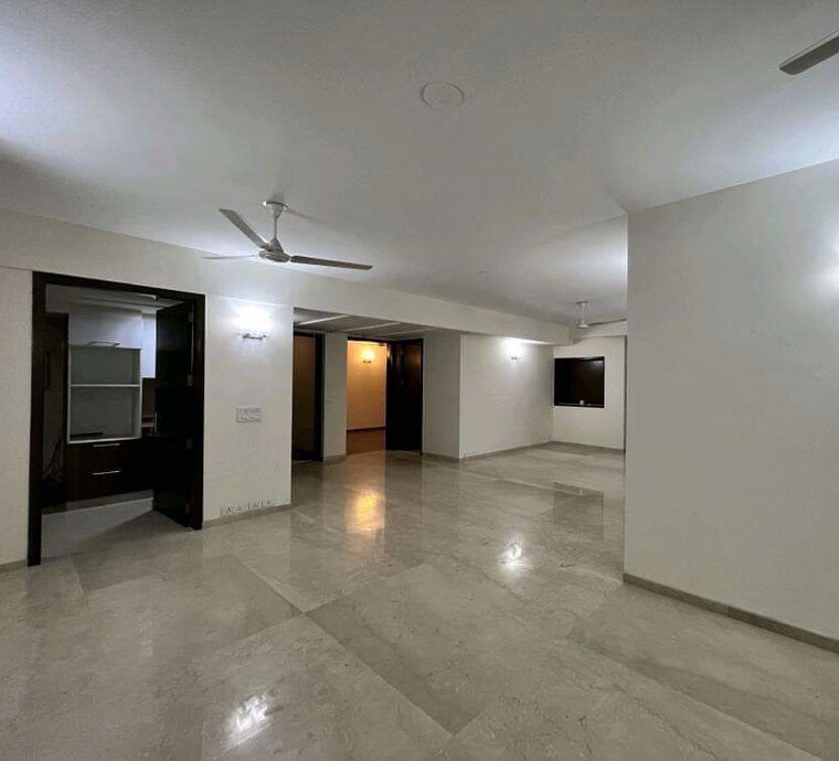 Room, defence colony 3 Bedroom 325 Sq.Yd. Builder Floor In Defence Colony Delhi 10080791