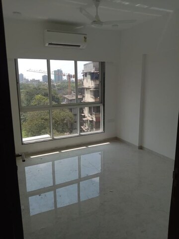 Bedroom in 2.5 BHK Apartment at Chembur – for Rent