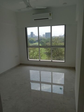 Bedroom in 2.5 BHK Apartment at Chembur – for Rent