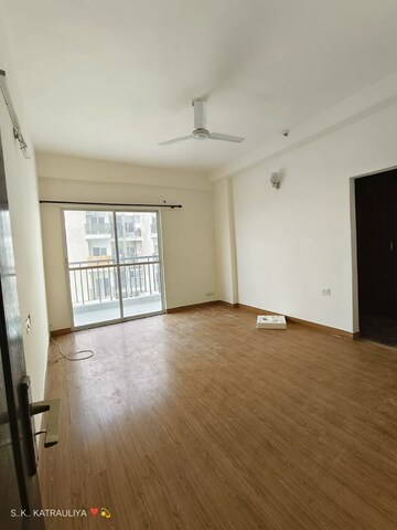 Room in 3 BHK Independent House at Super MIG, Sector 105 – for Rent