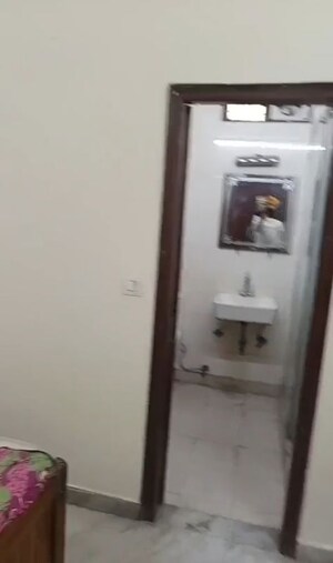 Furnished Amenities in 3 BHK Builder Floor at Patel Nagar – for Rent