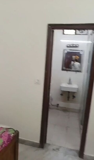 Furnished Amenities in 3 BHK Builder Floor at Patel Nagar – for Rent