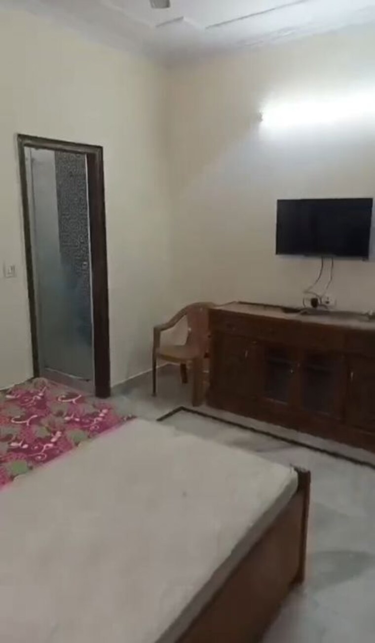 Kitchen, patel nagar 3 Bedroom 1200 Sq.Ft. Builder Floor In Patel Nagar Delhi 10080934