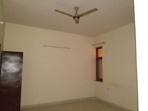 Room in 3 BHK Independent House at RWA Apartments Sector 41, Sector 41 – for Rent