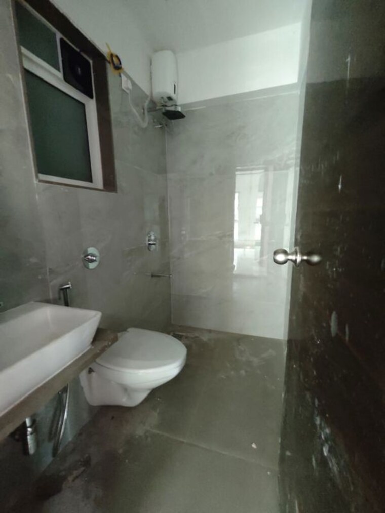 Bathroom, elite-the-crown 2.5 Bedroom 890 Sq.Ft. Apartment In Tilak Nagar Mumbai 10080971