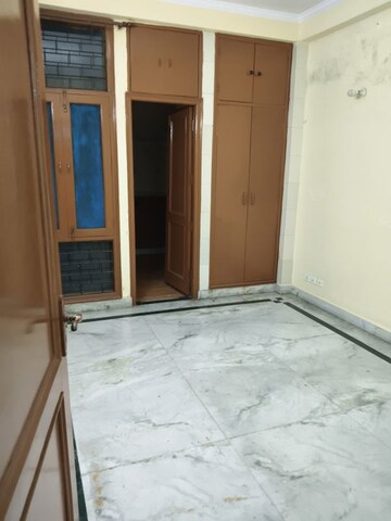 Room in 2 BHK Independent House at RWA Apartments Sector 61, Sector 61 – for Rent