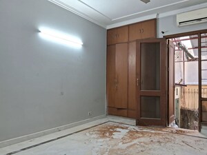 Room in 4 BHK Builder Floor at Kailash Colony – for Rent