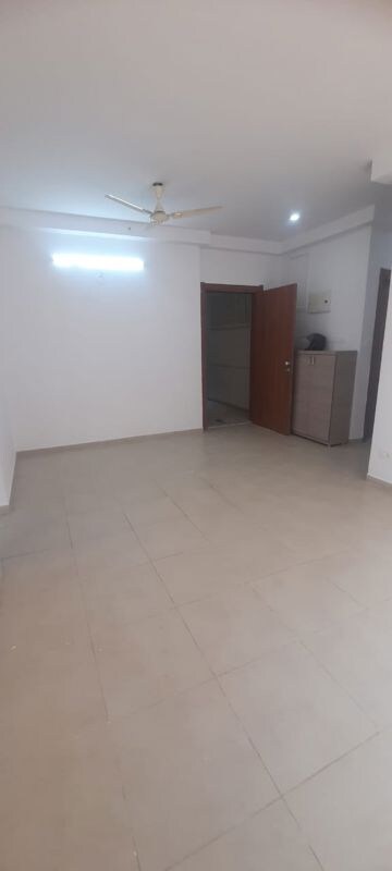 Room in 2 BHK Apartment at Bhartiya Nikoo Homes, Thanisandra Main Road – for Rent