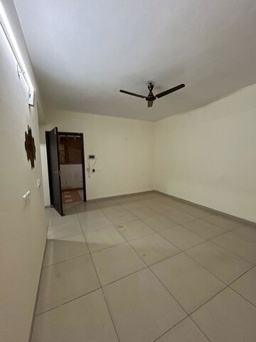 2 BHK Apartment For Rent in Palm Marina Suites, Nh 24