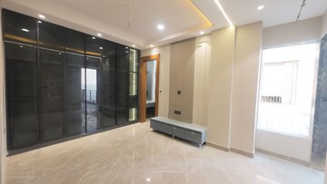 Room in 3 BHK Builder Floor at TDI The Grand Retreat, Sector 88 – for Sale