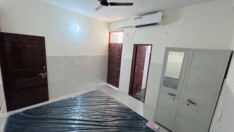 Bedroom, sector 45 1 RK 160 Sq.Yd. Builder Floor In Sector 45 Gurgaon 10082013