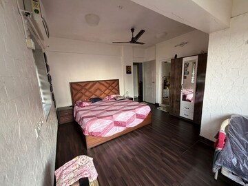 Bedroom in 3 BHK Apartment at Bandra West – for Rent