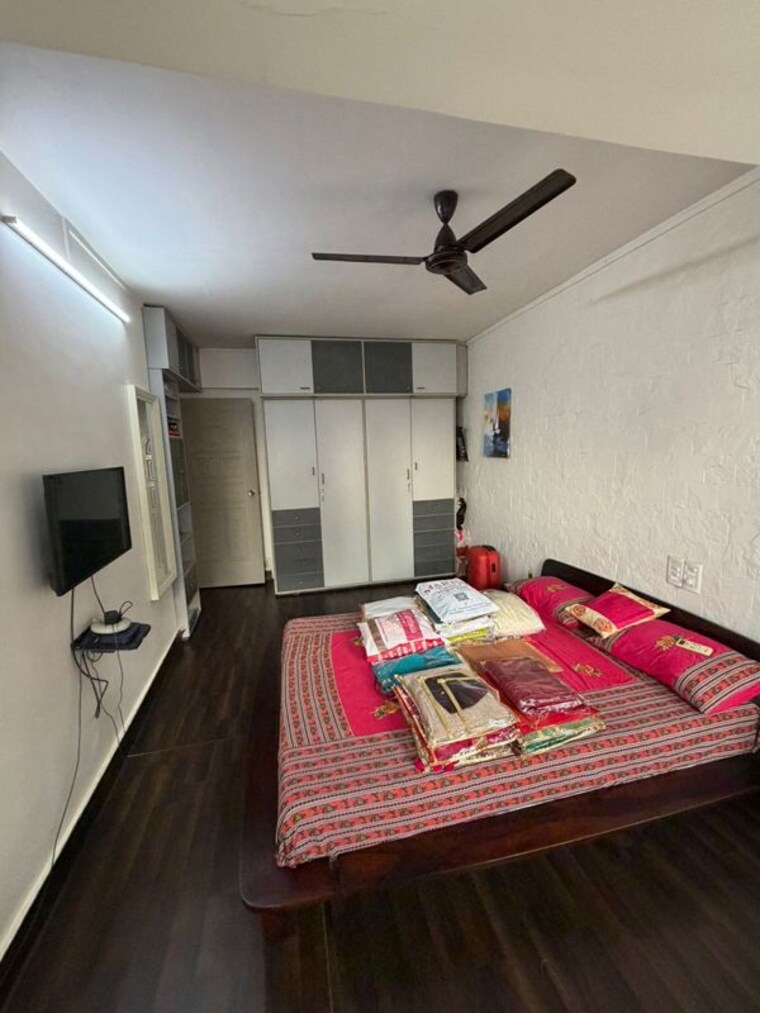 Bedroom, bandra west 3 Bedroom 1100 Sq.Ft. Apartment In Bandra West Mumbai 10082012