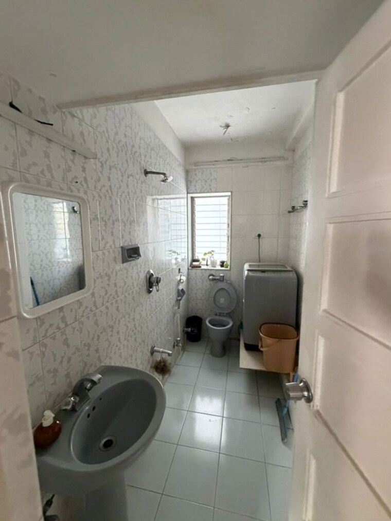 Washroom, bandra west 3 Bedroom 1100 Sq.Ft. Apartment In Bandra West Mumbai 10082012