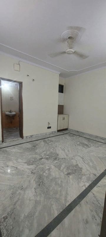 Room in 2 BHK Builder Floor at Govindpuri – for Rent