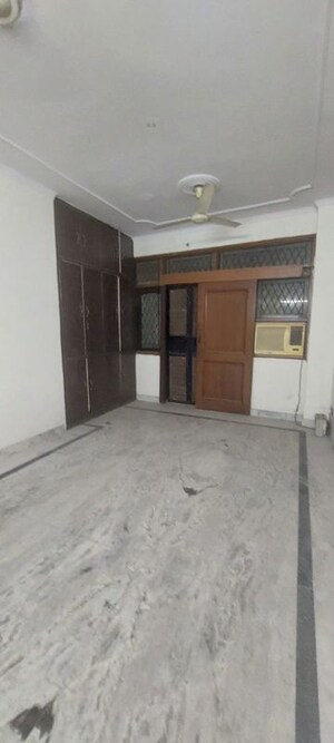 Room in 2 BHK Builder Floor at Govindpuri – for Rent