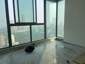 Room in 4 BHK Apartment at Prestige Jasdan Classic, Mahalaxmi – for Rent